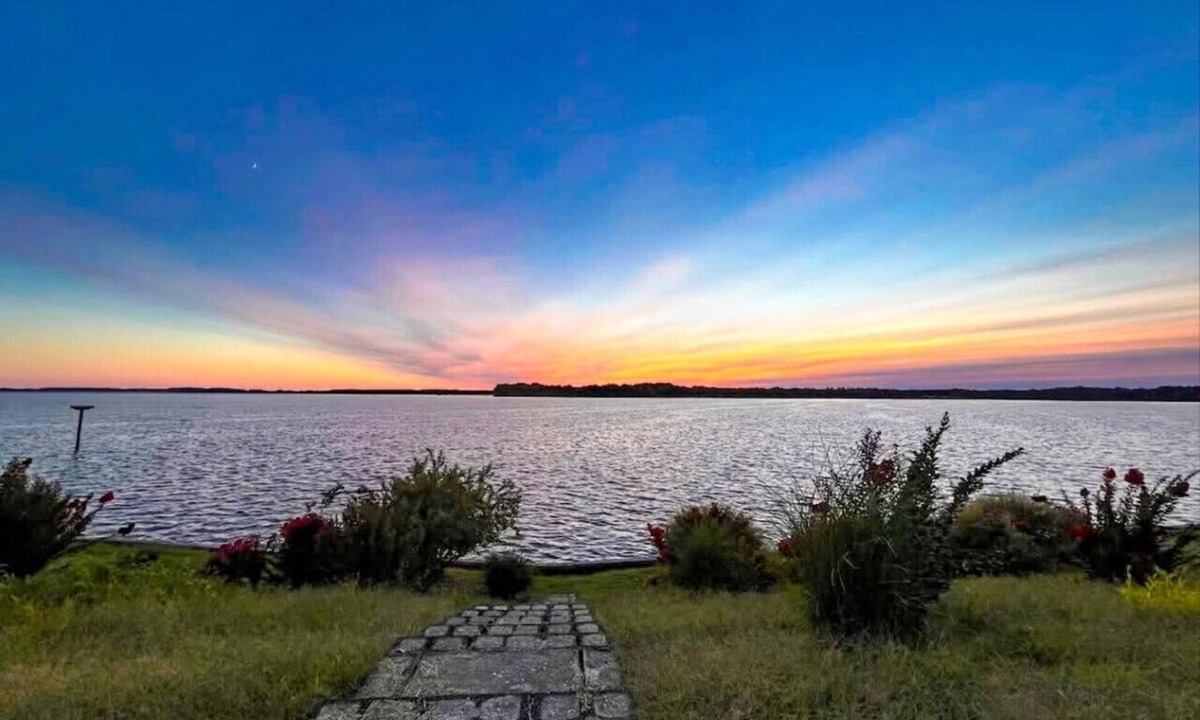 Valley Lee House | Waterfront Retreat | New Private Pier | Remodeled | Epic Sunset Views
