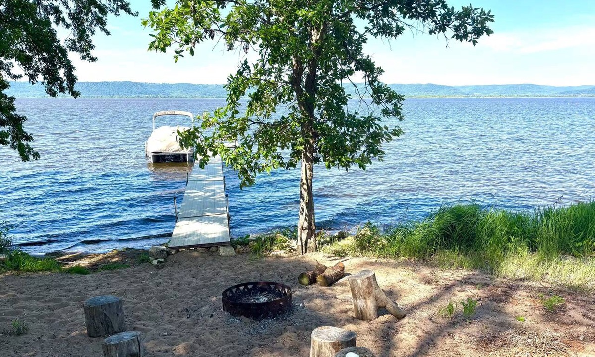 Brice Prairie House | Waterfront Retreat, Sunset View, Family Friendly