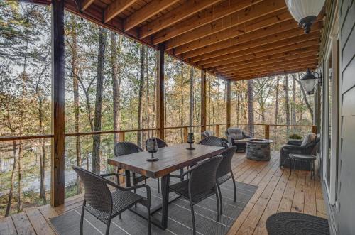 Tougaloo House | Waterfront Terry Home w/3 Decks & Hot Tub!