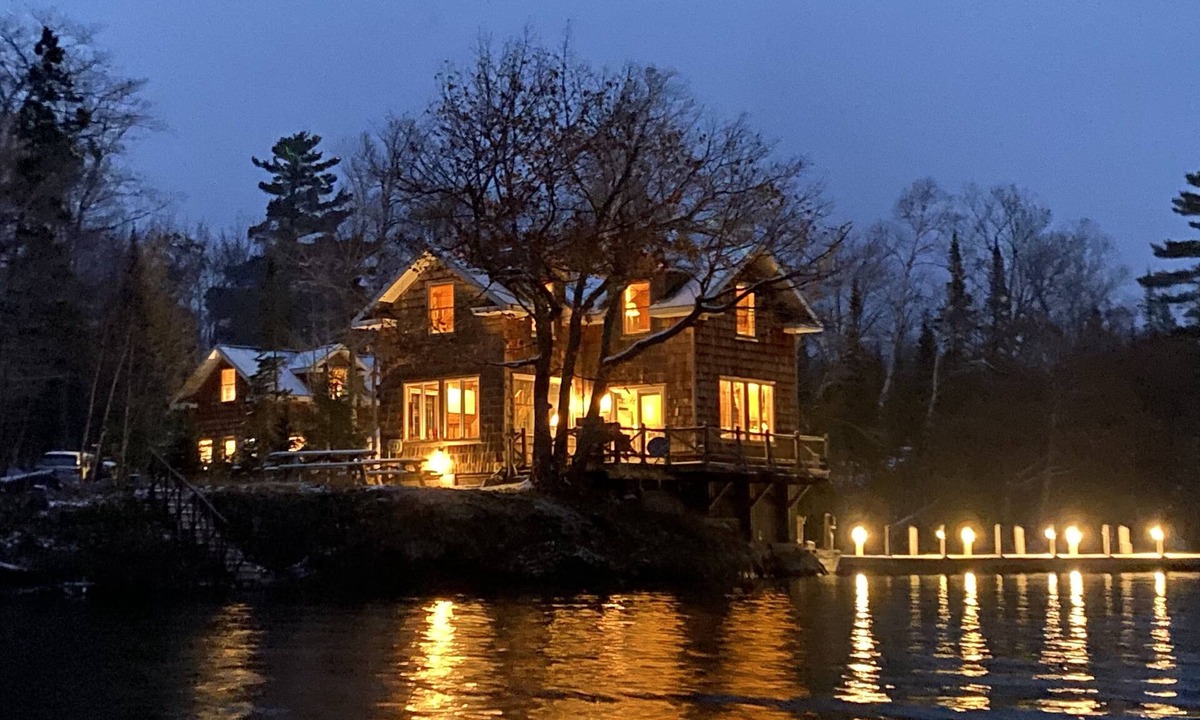 Mohawk Cabin | Waters Edge Cottage with Enchanting Lake Views