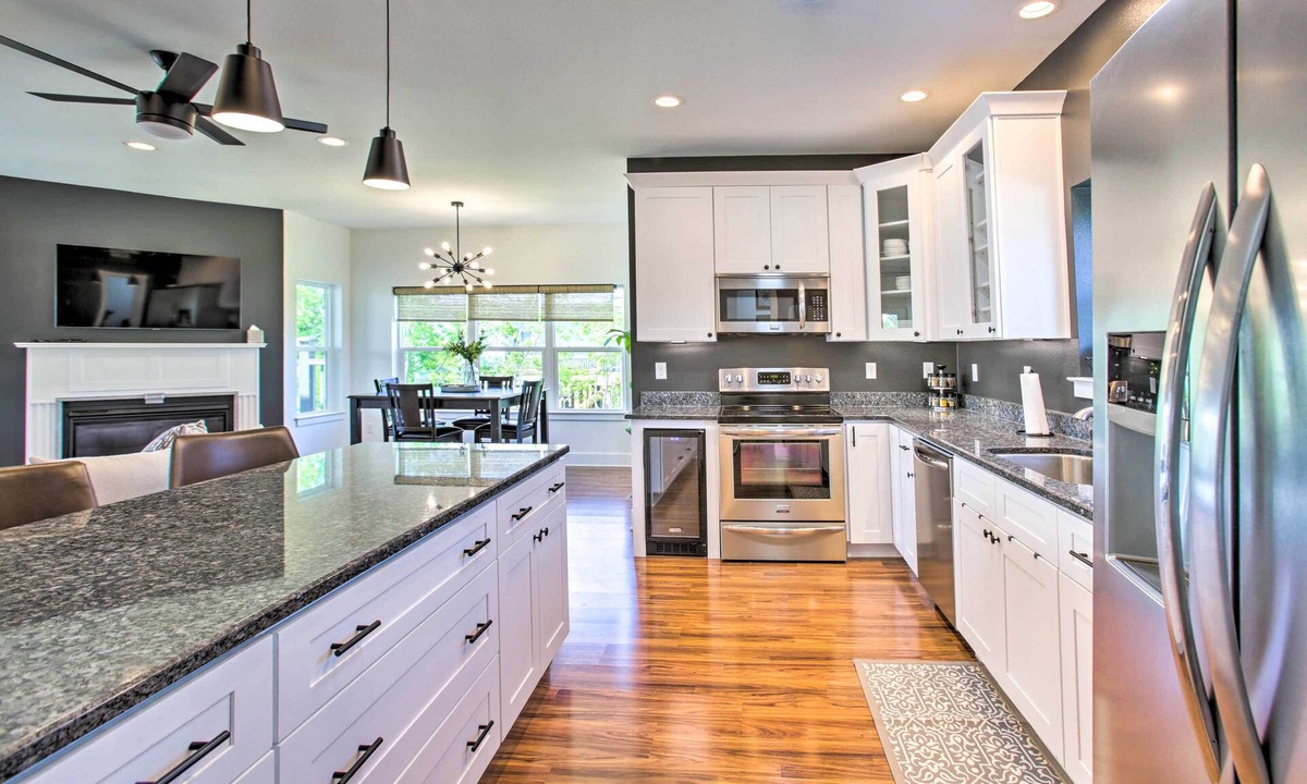 Waveland House | Waveland Abode w/Patio, Walk to Beach!