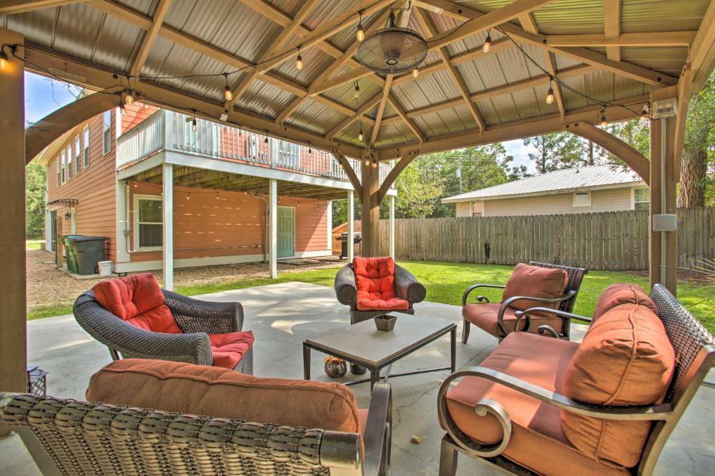 Waveland House | Waveland Family House, 4-Minute Drive to the Beach