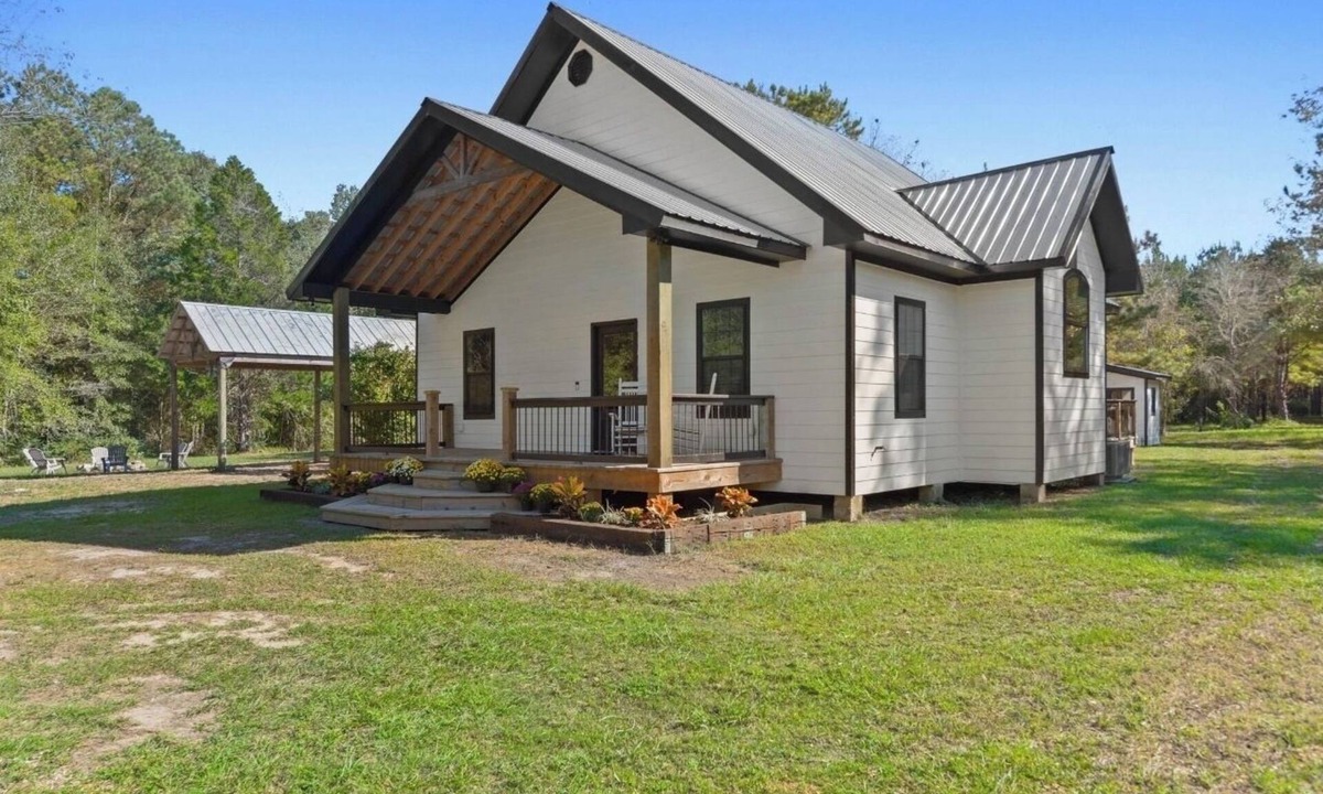 Perkinston House | Welcome to Silver Run Resort. Beautiful 3 bedroom home on 50 acres in Perkinston