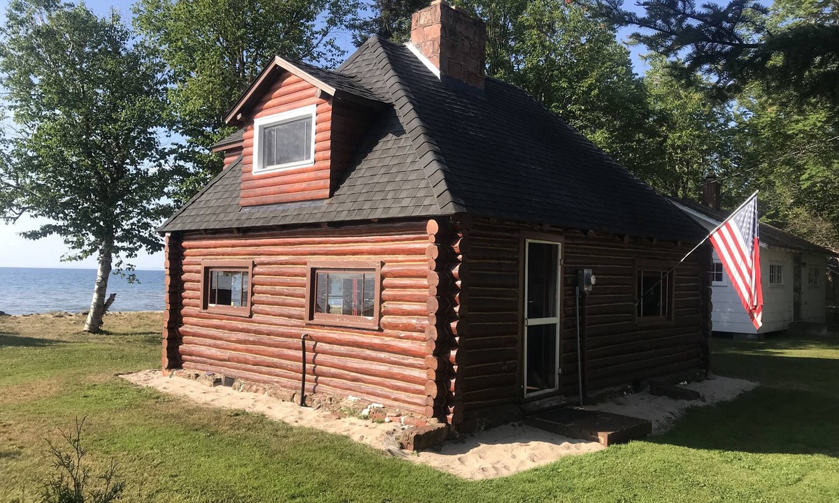 Lake Linden Cabin | Welcome to Water’s Edge Log Cabin