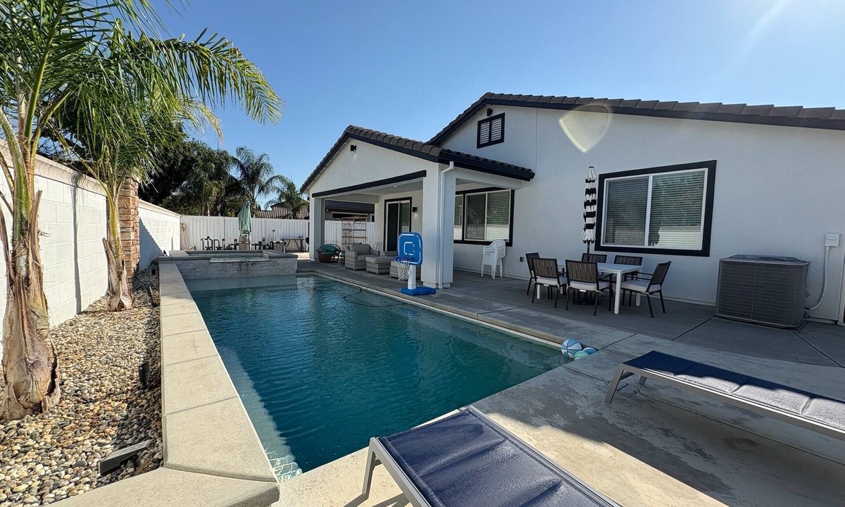 Hood House | Welcome to Your Dream Retreat!