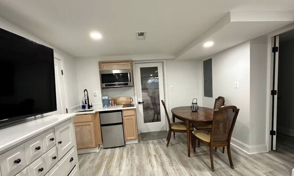 Bethesda Apartment | Welcoming 1-bedroom studio in charming Bethesda