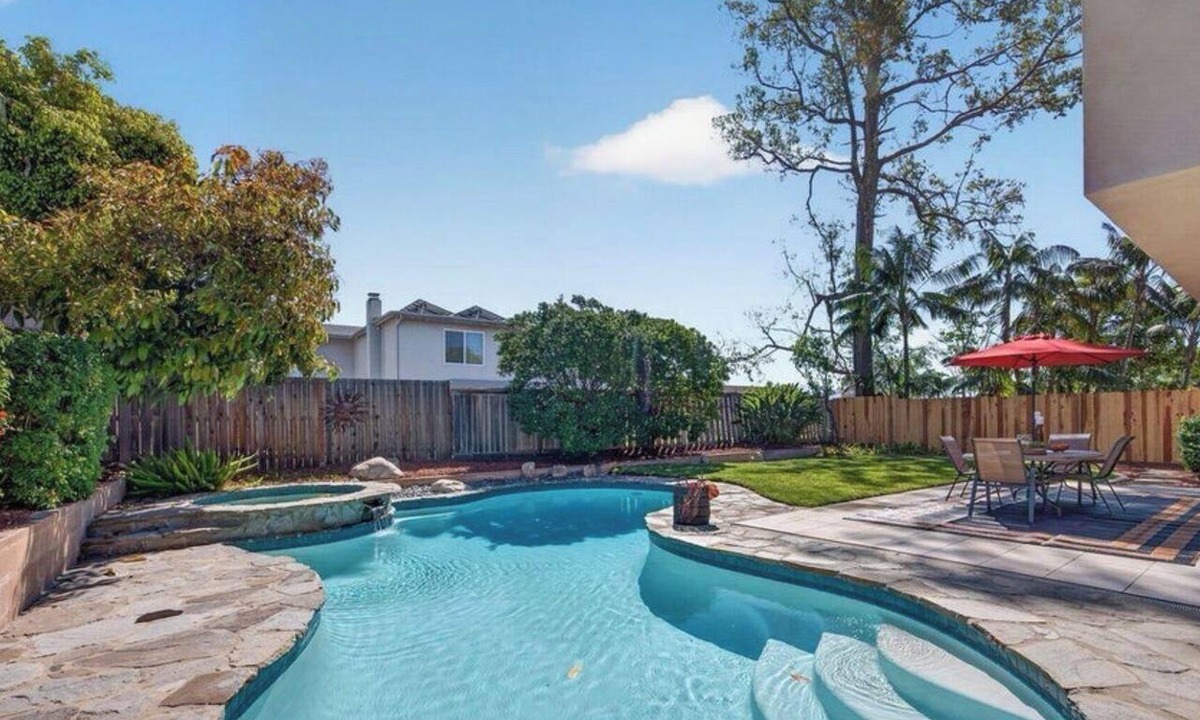Camarillo House | Welcoming 6-bedroom Sparkling Pool & Spa house in Camarillo perfect for families