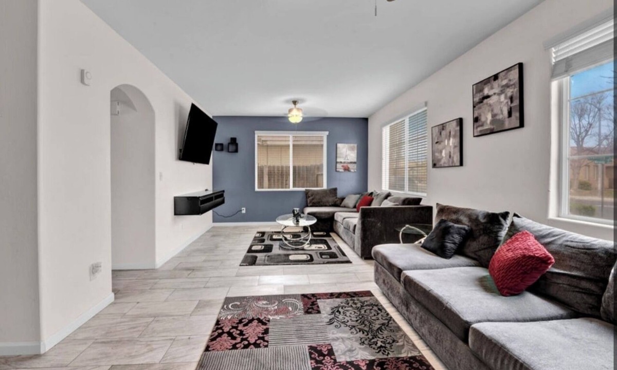 Greenacres House | "Welcoming Retreat in Bakersfield: Find Your Perfect Vacation Destination!"