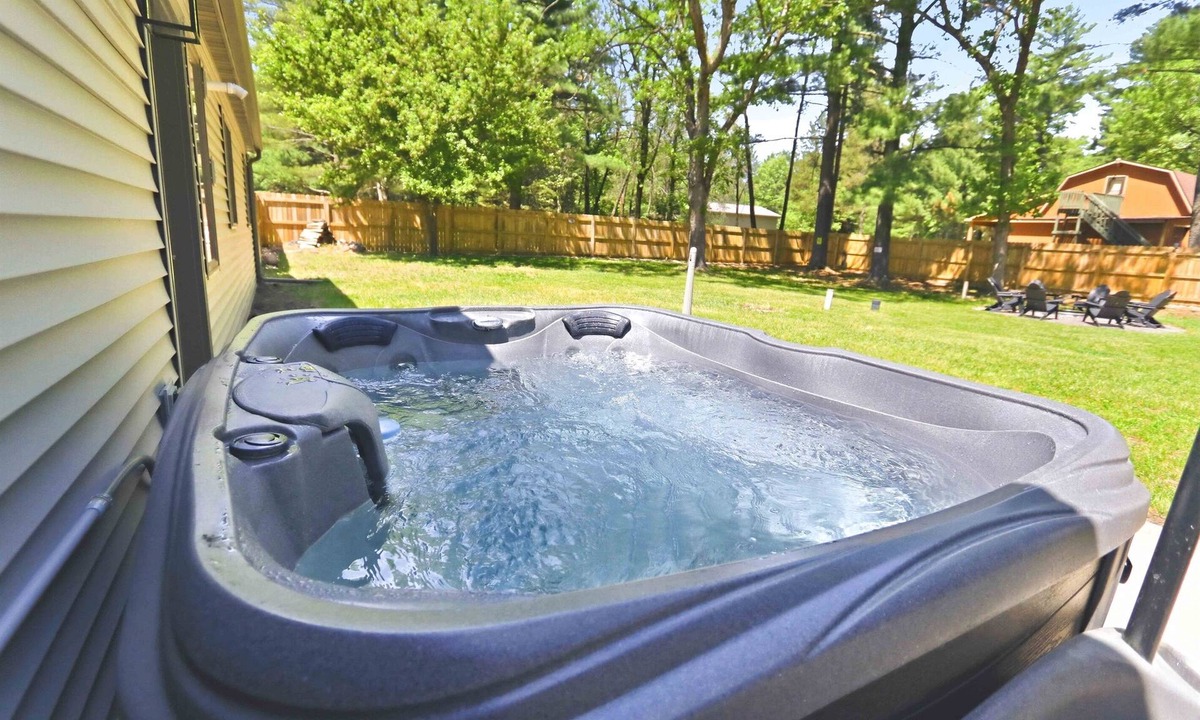 Nekoosa House | Wellness Hall w/Hot Tub & Sauna near Sand Valley