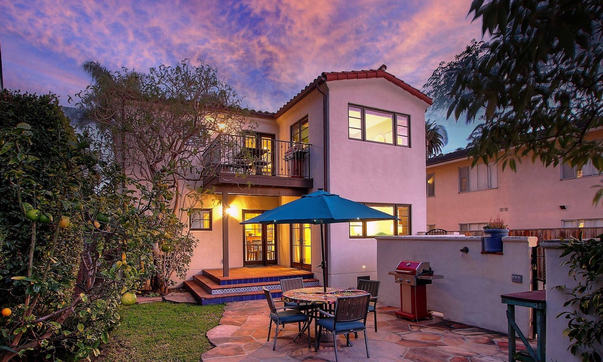 West Beach House | West Beach Villas 5 & 6 - 2 villa rental (entire property) - 2 blocks to beach, State St!