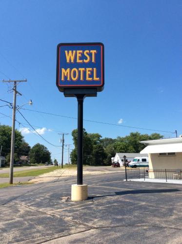 Freeport Hotel | West Motel