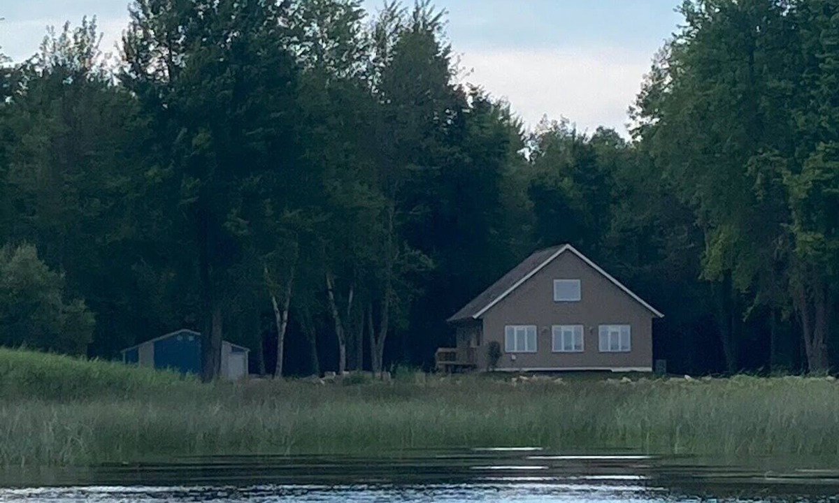 Oconto House | Where world class fishing meets serene woodland luxury.