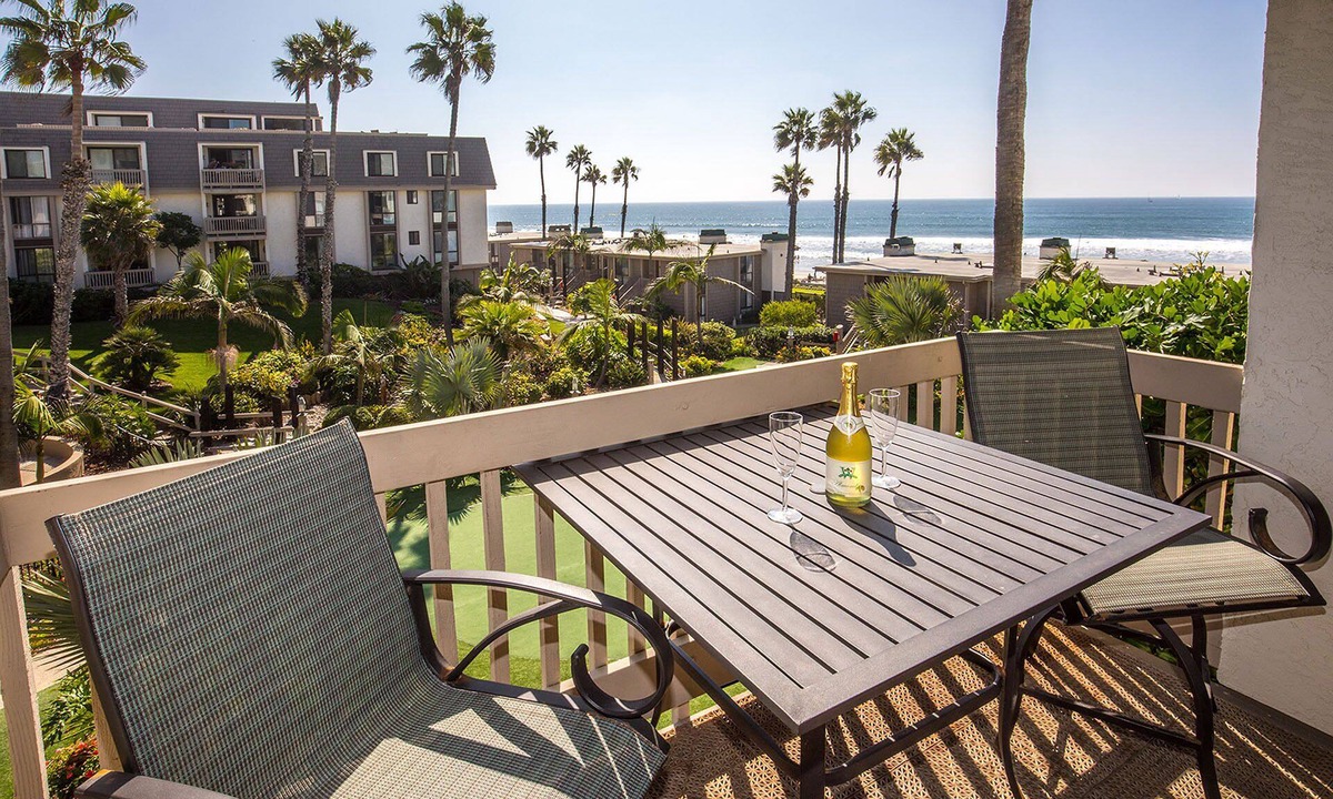 Townsite Condo | *White Water Views* On Beach In Dreamy Designer Unit