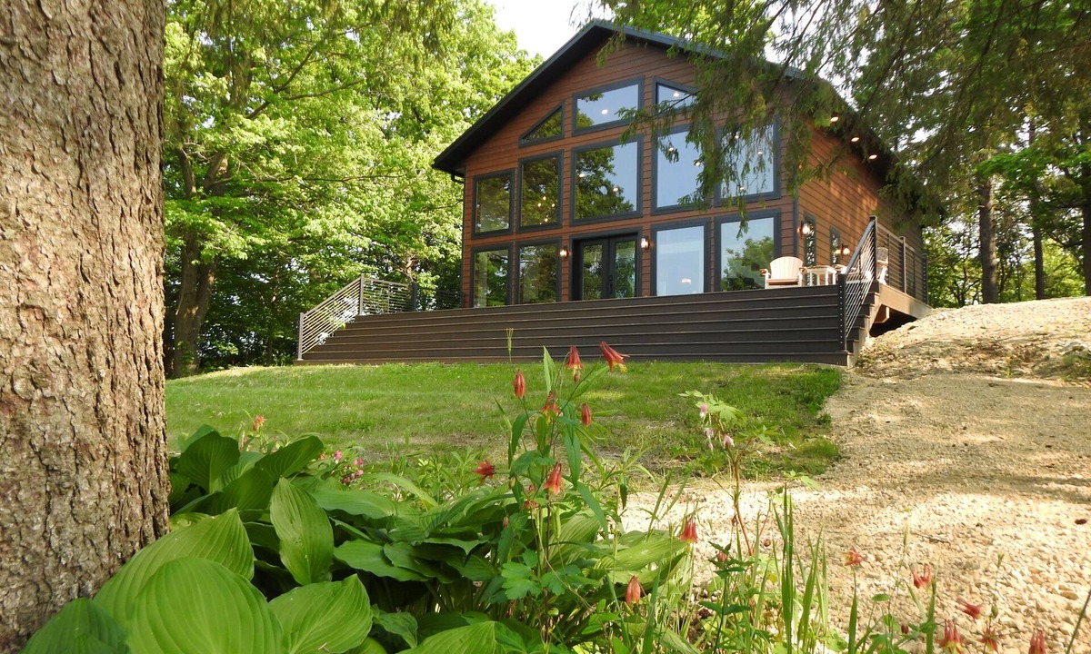 Muscoda Cabin | Wild Hills Winery Vineyard Stay – Private & Scenic