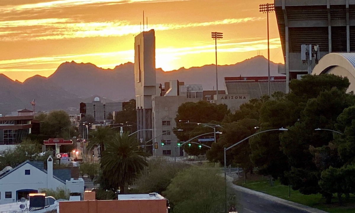 Sam Hughes Condo | Wildcat305 - Beautiful condo overlooking UofA stadium and close to downtown