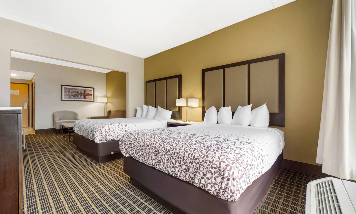North East Hotel | Wingate by Wyndham North East