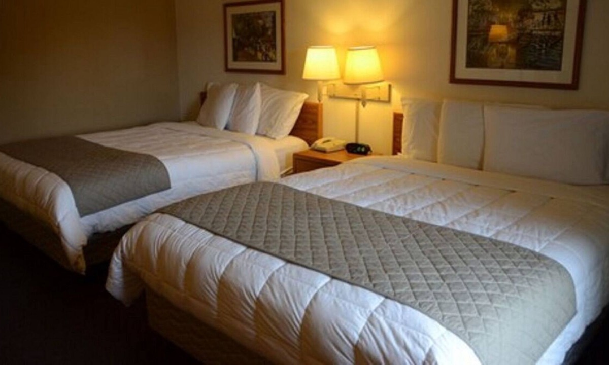 Thorp House | Wisconsin on Budget! 3 Affordable Units, Pet-friendly, Free Parking & Breakfast!