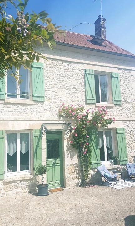 Fleurines House | Wisteria Cottage