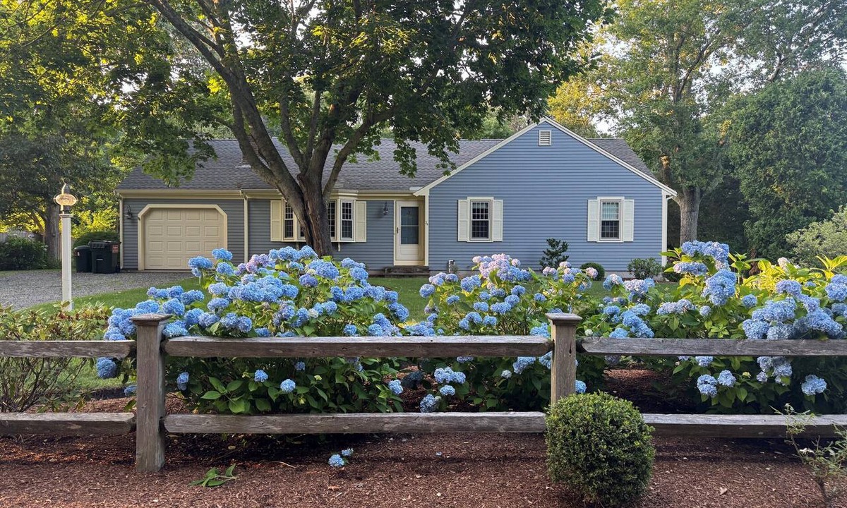 Dennis House | Wonderful 3BR/2BA house with AC in Dennis, Tranquil Setting, Walk to Beach!