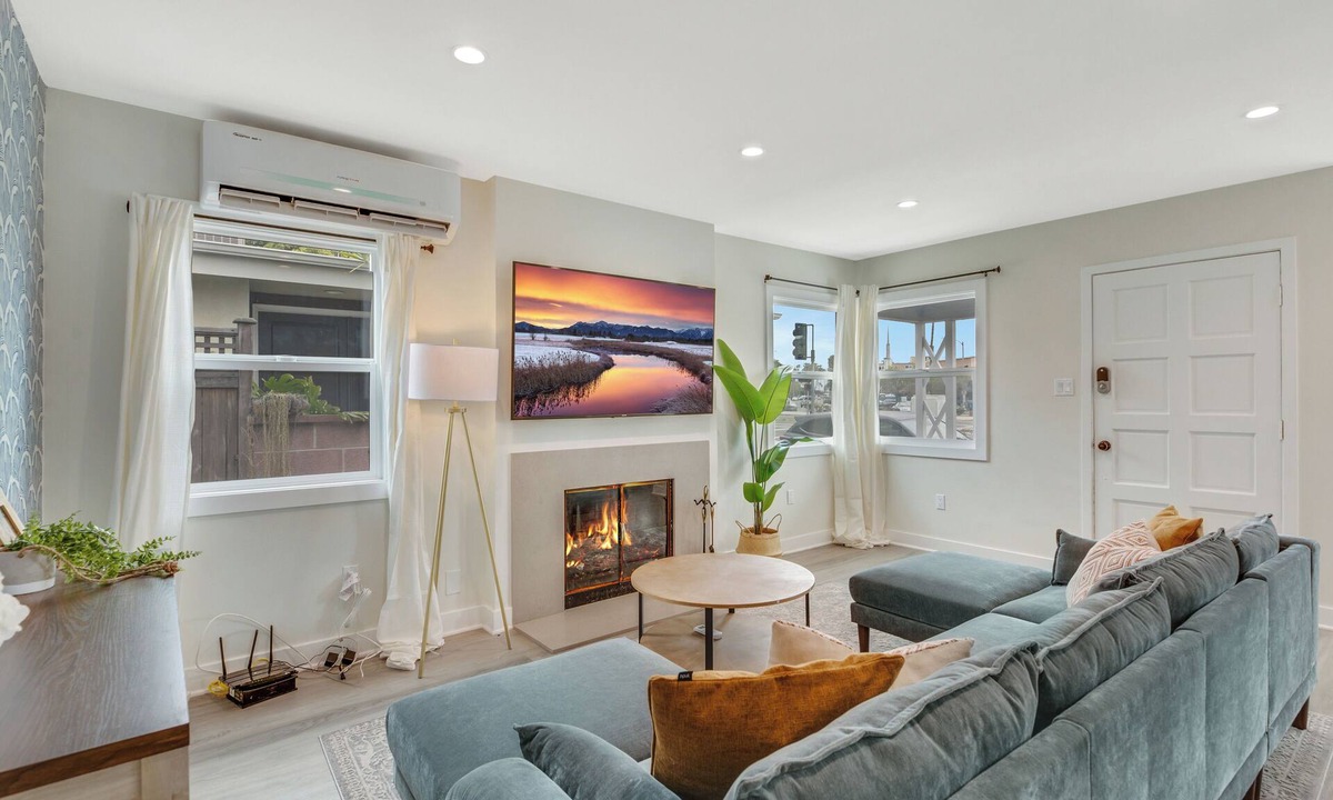 Rossmoor House | Wonderful Naples Beauty cottage 2 mins 2 the sand