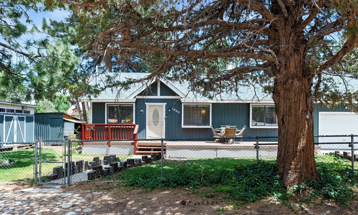 Woodlands Cabin | Woodland Escape - Quiet Area, Walk to Hiking & Park