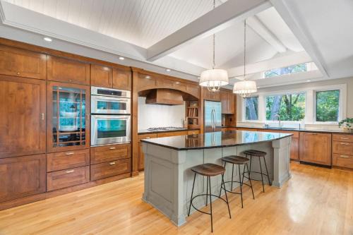 Minnetonka Villa | Woodland Hollow