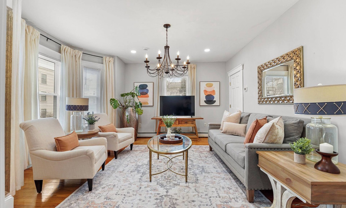 Dorchester Apartment | World Cup 4BR Near Downtown Boston Parking & 1-Min Walk to Train