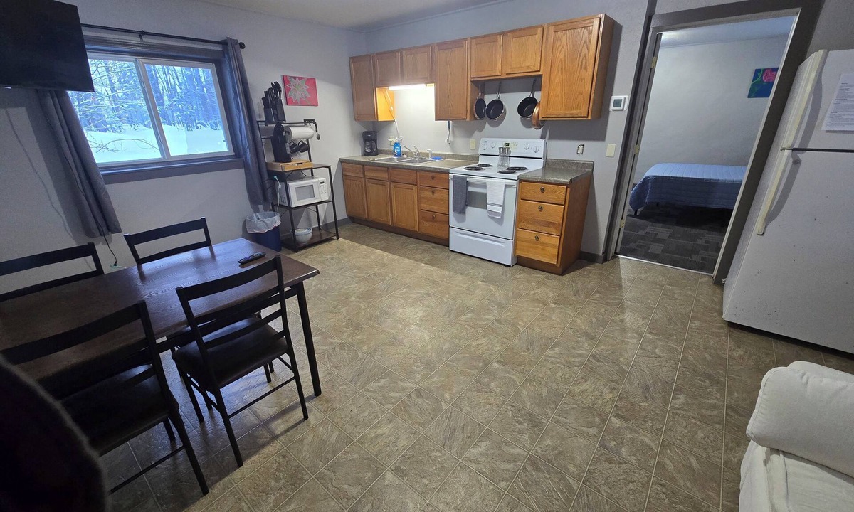 Houghton Apartment | WP3 MTU & Keweenaw Base Full Kitchen + WiFi