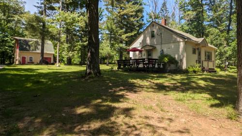 Yellow Lake House | Yellow Barn House