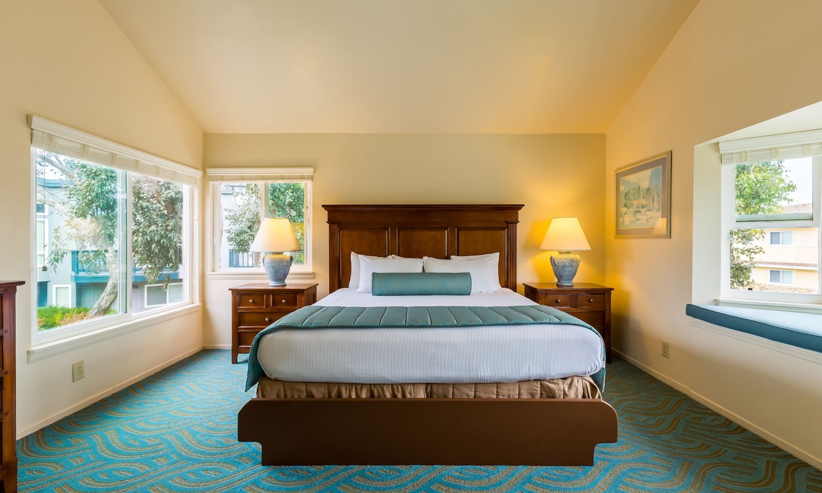 Oxnard Shores Hotel | Your Home Away From Home! 2 Classy Units, Full Kitchen & Free Parking!