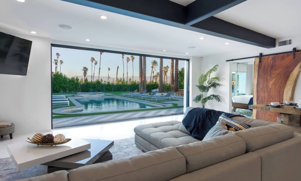 Palm Springs House | Your Own Luxury Resort. 6 Bd + bonus kid's room!