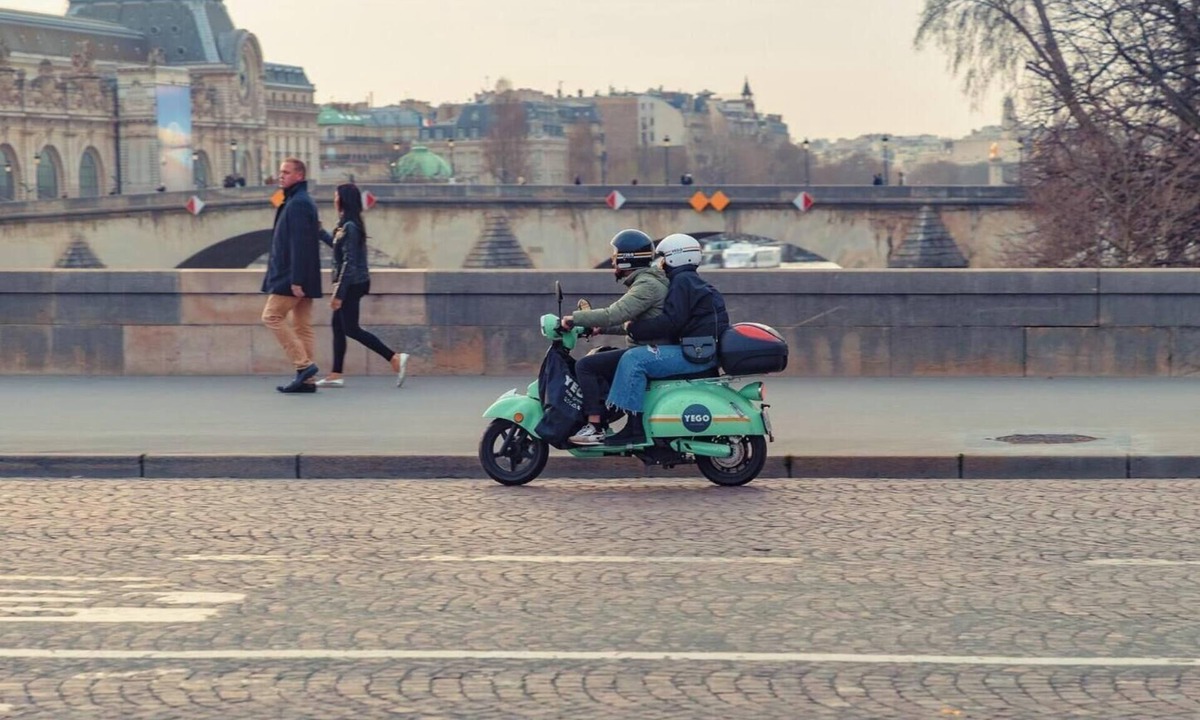 Quartier du Mail Apartment | YOUR PERFECT PARISIAN ESCAPE NEAR THE LOUVRE & LE MARAIS WITH AC