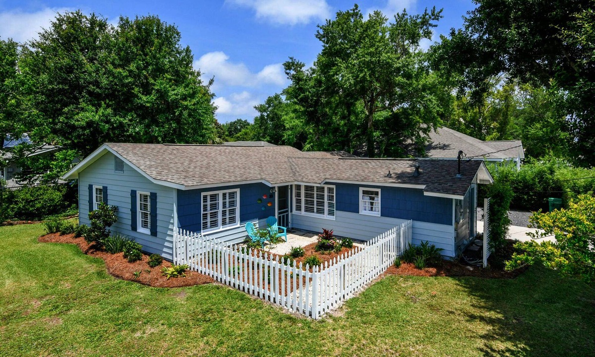 Bay St Louis House | Your quaint family-friendly getaway on the Coast!