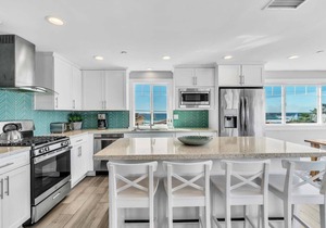 3565 - Luxurious, 50 feet to Ocean, roof deck