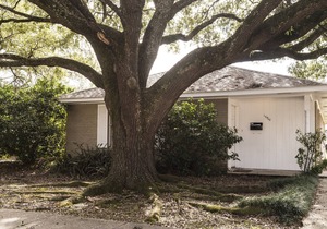 4 Bedroom 2 Bathroom Comfortable Furnished Home 10960 E fuller Pl
