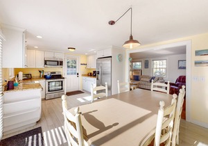 Falmouth Heights beach home with walk to beach & Martha's Vineyard ferry