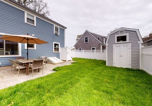 Falmouth Heights beach home with walk to beach & Martha's Vineyard ferry