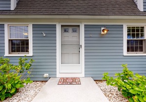 Falmouth Heights beach home with walk to beach & Martha's Vineyard ferry