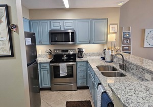 Inn at Dauphin Island 110-Walk-in Shower! Walk out to Pools and Beach!