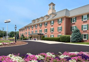 Pleasant Stay! FREE Parking, Pets Allowed Close to USS Constitution Museum!