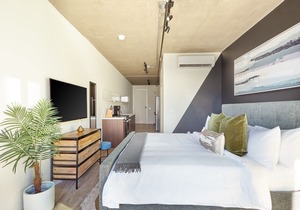 Sonder | The Continental | Ideal Studio + Balcony