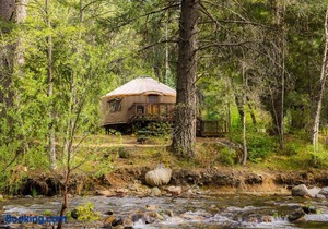 Yosemite Lakes River Yurt 22