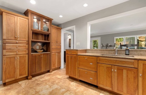 Mayo House | Gourmet Kitchen + Family & Pet Friendly Residence!