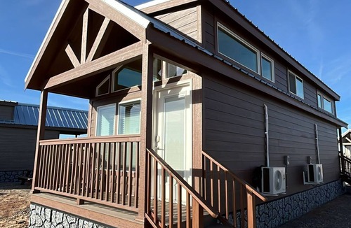 Valle Cabin | 062B Grand Canyon Chalet near South Rim King Bed
