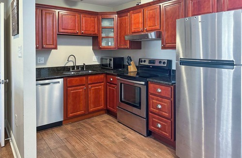 Jefferson Apartment | 1 BD Near Ochsner | Quiet Courtyard Community