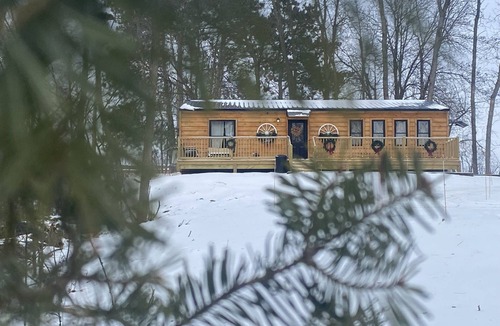 Amery Cabin | 1 Bdr Cabin duplex unit on Apple River. Kayaks, SUPs & Sauna. Pet friendly!