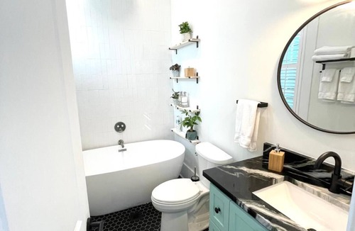 New Orleans Cottage | 1 bed 1 bath in tranquil New Orleans style cottage