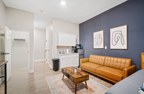 Grand Bay Apartment | 1 Bedroom Apartment at Oak + Fountain #19