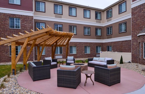 Sioux Falls Condo | 1 Bedroom | Indoor Pool + Hot Tub + Free Breakfast