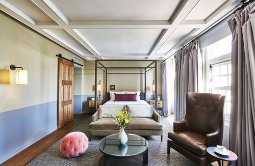 Hollywood Hotel | 1-Bedroom Suite at a 4⭐️ Hotel